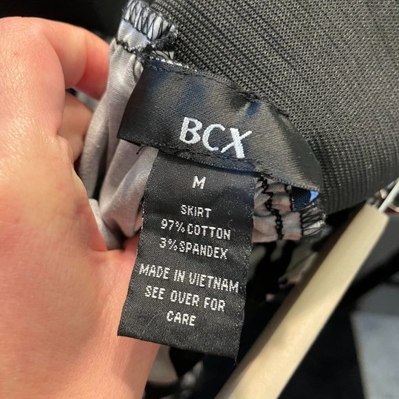 Black and White Floral Mini Skirt - Picture 7 of 7